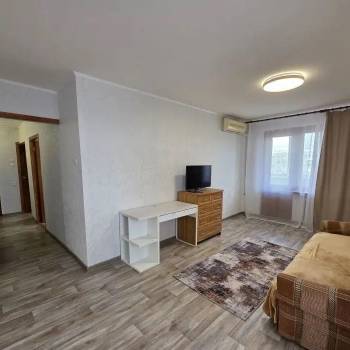 Сдается Многокомнатная квартира, 60 м²