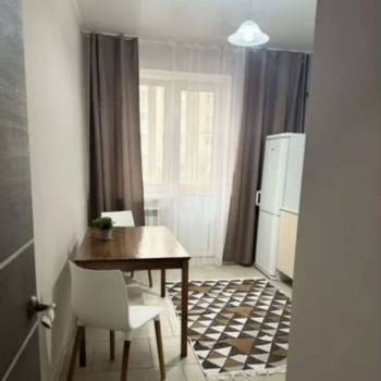 Продается 1-комнатная квартира, 38 м²