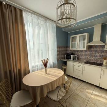 Сдается 1-комнатная квартира, 53 м²