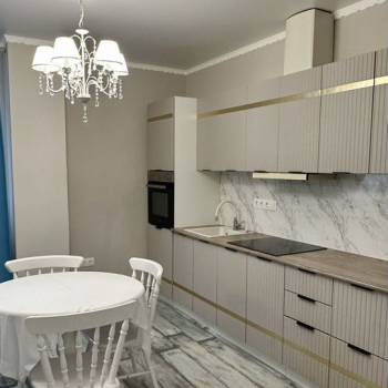 Сдается 2-х комнатная квартира, 77 м²
