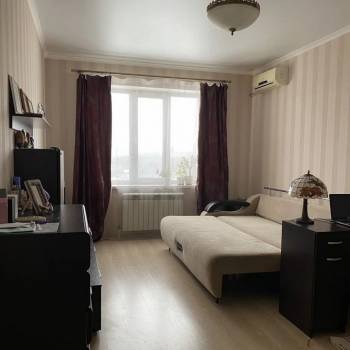 Продается 1-комнатная квартира, 42 м²