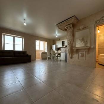 Продается 1-комнатная квартира, 56 м²