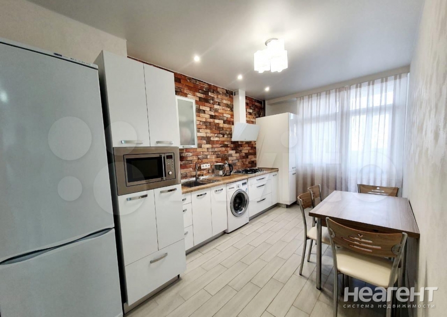 Сдается 2-х комнатная квартира, 85 м²