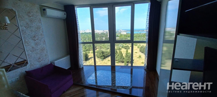 Продается 1-комнатная квартира, 54 м²