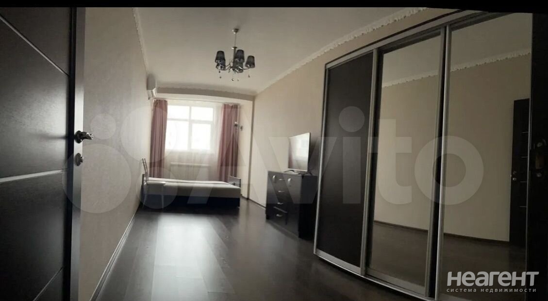 Продается 1-комнатная квартира, 55 м²