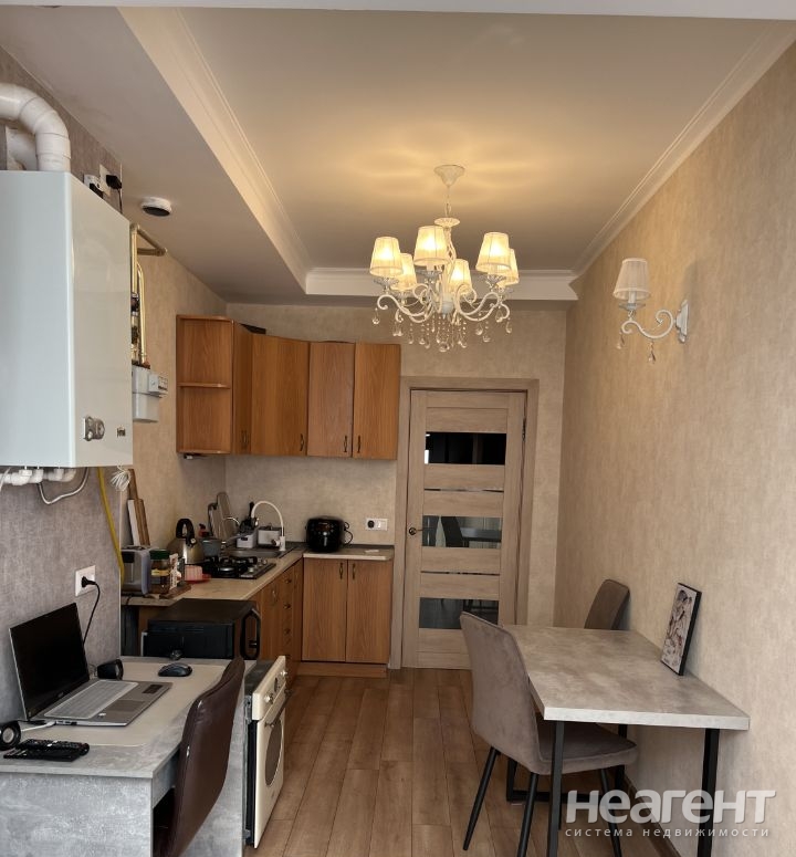 Продается 1-комнатная квартира, 43 м²