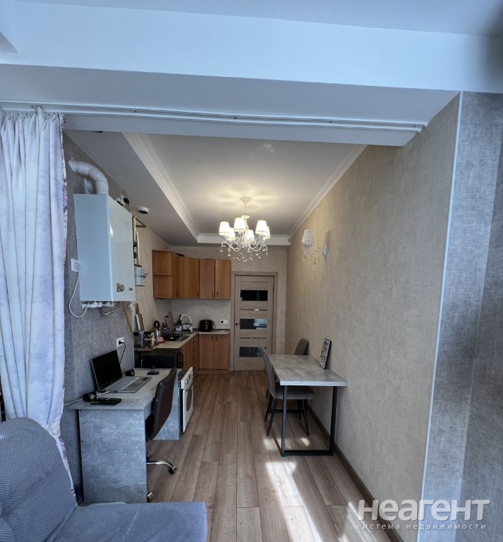 Продается 1-комнатная квартира, 43 м²