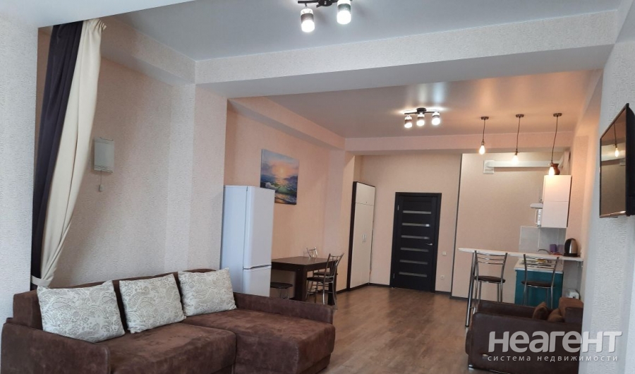 Сдается 1-комнатная квартира, 55 м²