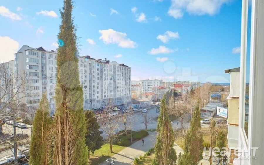 Продается 1-комнатная квартира, 32 м²