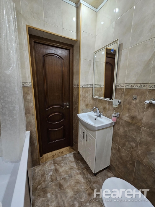 Продается 1-комнатная квартира, 60 м²