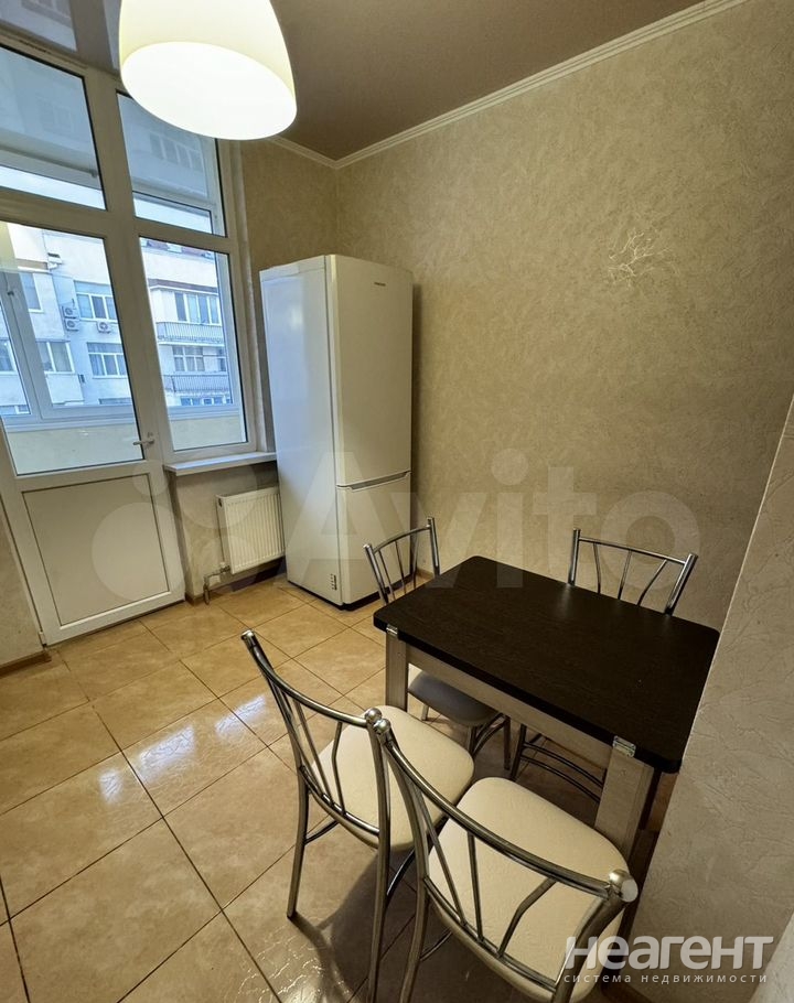 Продается 1-комнатная квартира, 40,8 м²