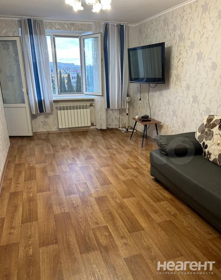 Продается 1-комнатная квартира, 42,2 м²