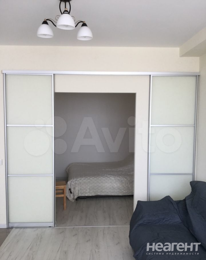 Продается 1-комнатная квартира, 37 м²