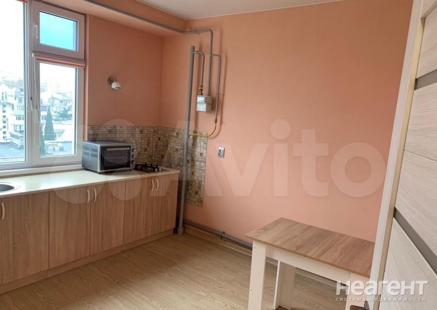 Продается 1-комнатная квартира, 42 м²