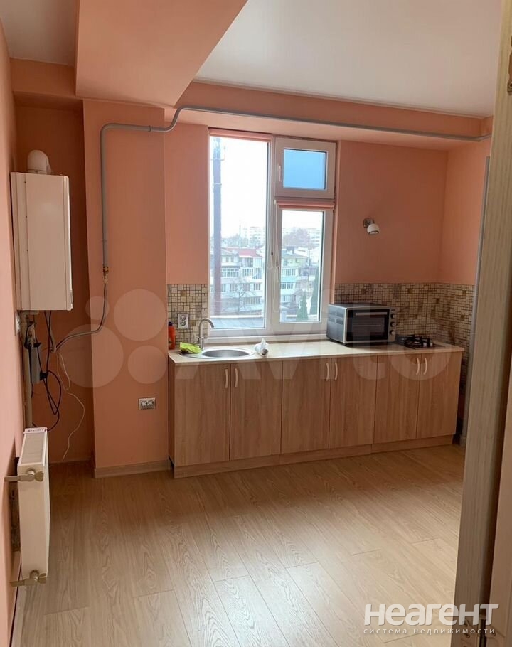 Продается 1-комнатная квартира, 42 м²