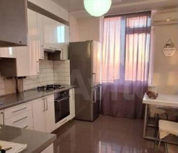 Продается 1-комнатная квартира, 42 м²