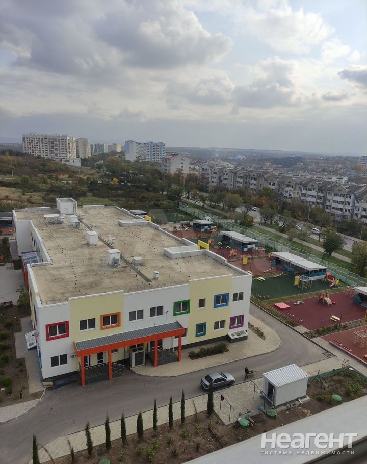 Продается 1-комнатная квартира, 42 м²