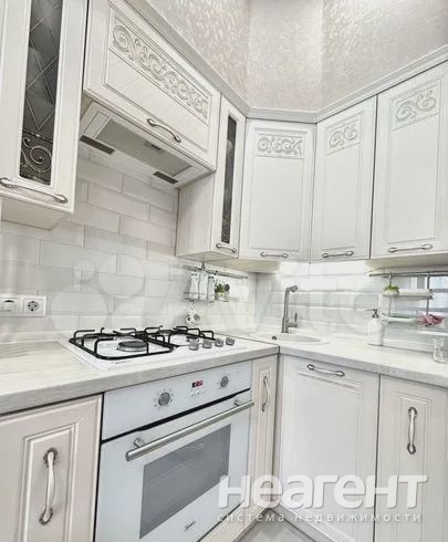 Продается 1-комнатная квартира, 42 м²