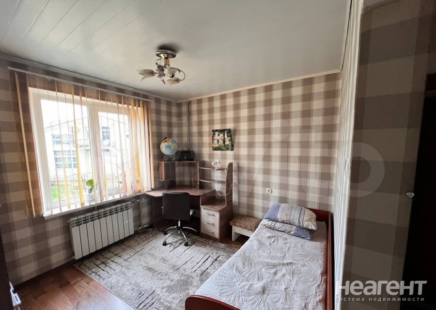 Продается Многокомнатная квартира, 70,4 м²