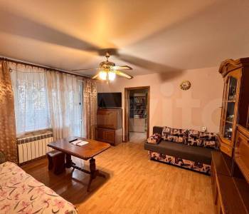 Продается Многокомнатная квартира, 70,4 м²