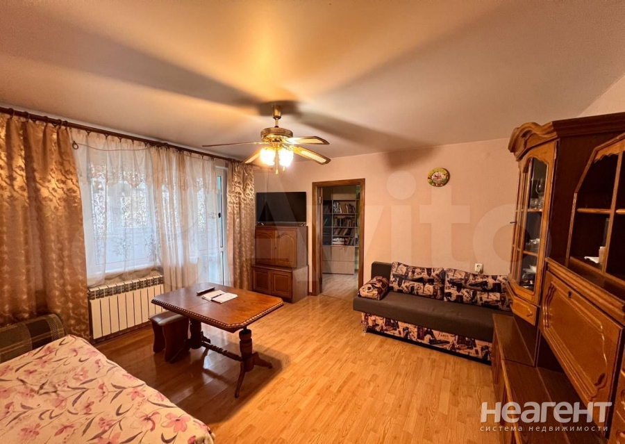 Продается Многокомнатная квартира, 70,4 м²