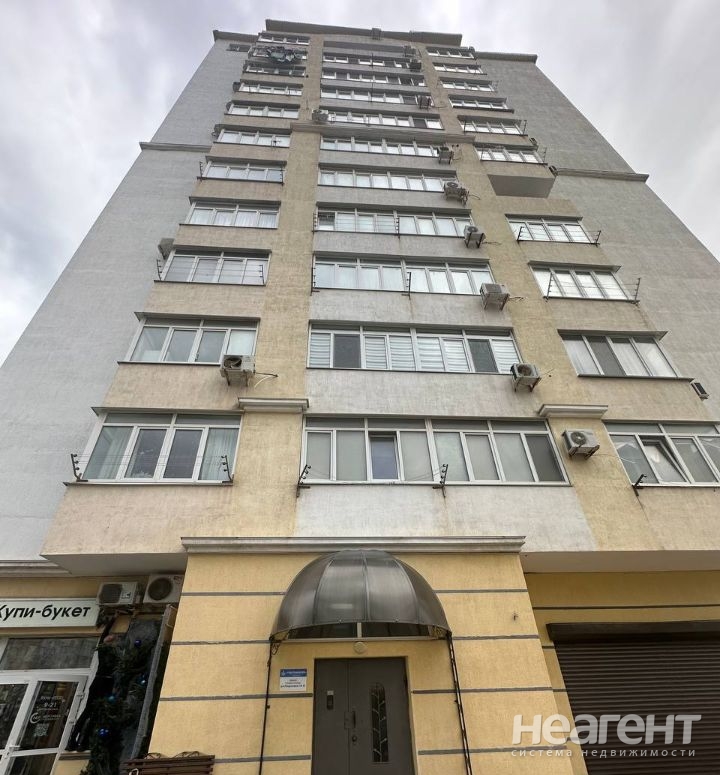 Продается Многокомнатная квартира, 140 м²