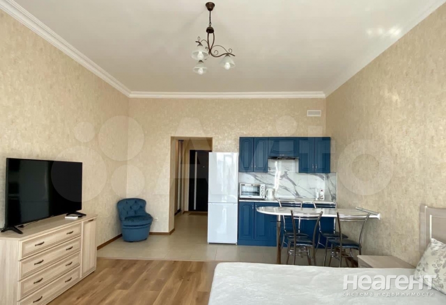 Продается 1-комнатная квартира, 42 м²