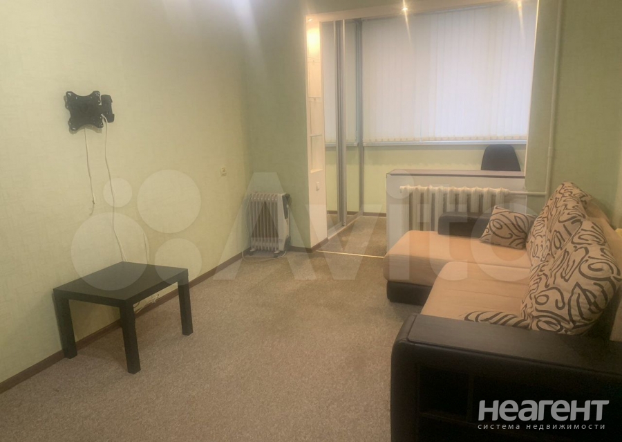 Сдается 1-комнатная квартира, 38 м²