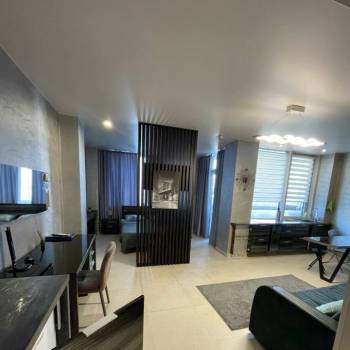 Продается 1-комнатная квартира, 42 м²