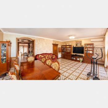 Продается Дом, 610 м²