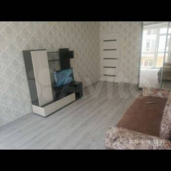 Сдается 1-комнатная квартира, 42 м²