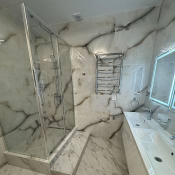 Продается 1-комнатная квартира, 108,8 м²