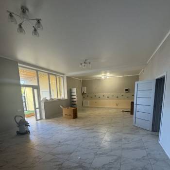 Продается 1-комнатная квартира, 108,8 м²