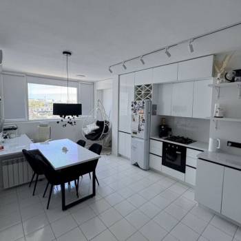 Продается 1-комнатная квартира, 56,4 м²