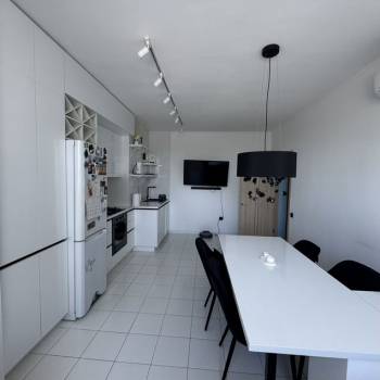 Продается 1-комнатная квартира, 56,4 м²