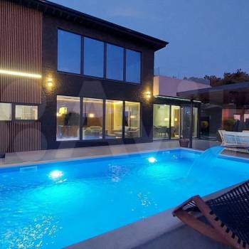 Продается Дом, 245 м²