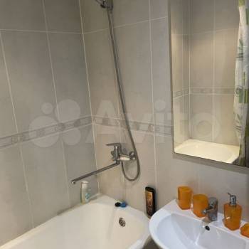 Сдается 1-комнатная квартира, 60 м²