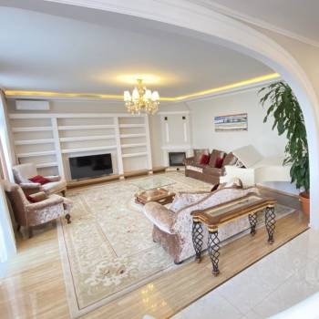 Сдается Многокомнатная квартира, 245 м²