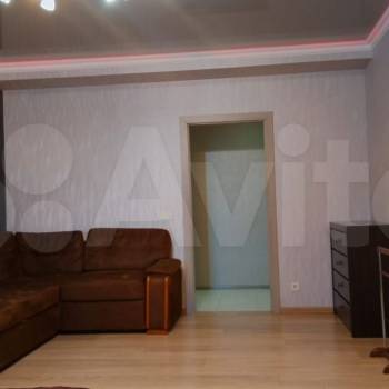 Сдается 1-комнатная квартира, 56 м²