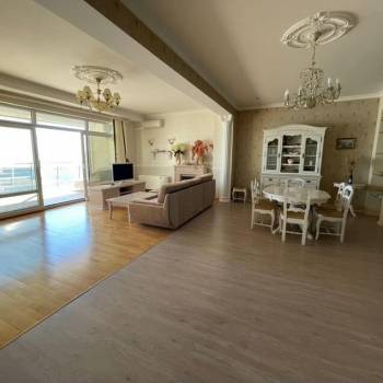 Продается Многокомнатная квартира, 184 м²