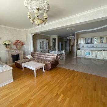 Продается Многокомнатная квартира, 184 м²