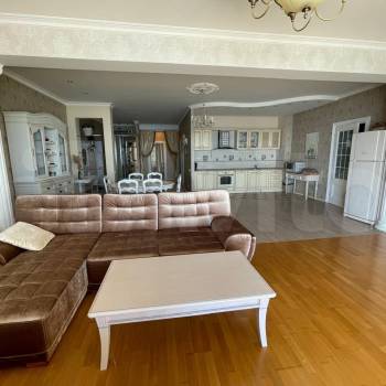 Продается Многокомнатная квартира, 184 м²