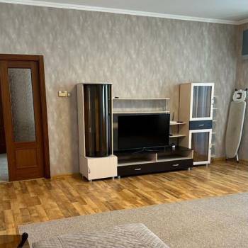 Сдается 2-х комнатная квартира, 100 м²