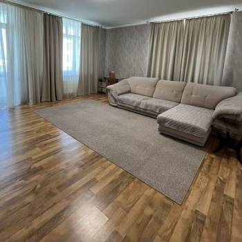 Сдается 2-х комнатная квартира, 100 м²