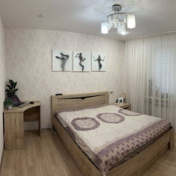 Продается Многокомнатная квартира, 82,2 м²