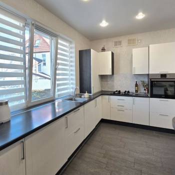 Продается Дом, 180 м²