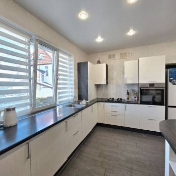 Продается Дом, 180 м²