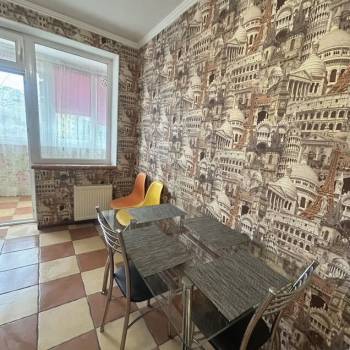 Сдается 1-комнатная квартира, 55 м²