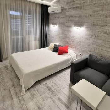 Продается 1-комнатная квартира, 42 м²