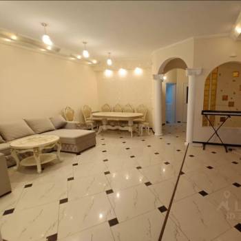 Продается Многокомнатная квартира, 139,2 м²